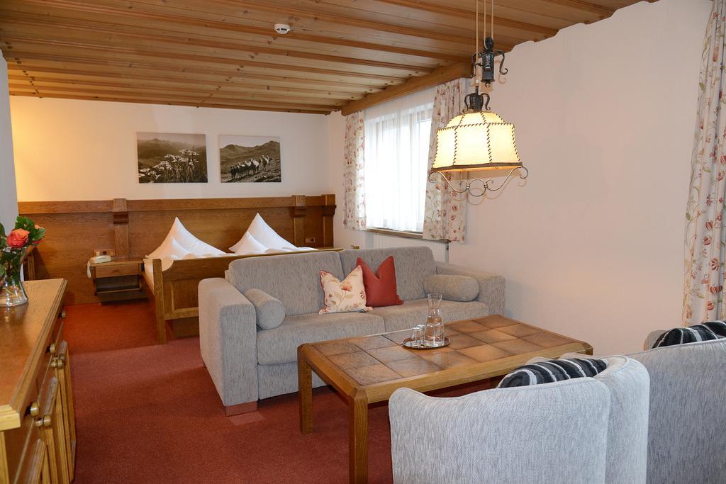 "Quality Hosts Arlberg" Hotel Garni Moessmer Sankt Anton am Arlberg Dış mekan fotoğraf